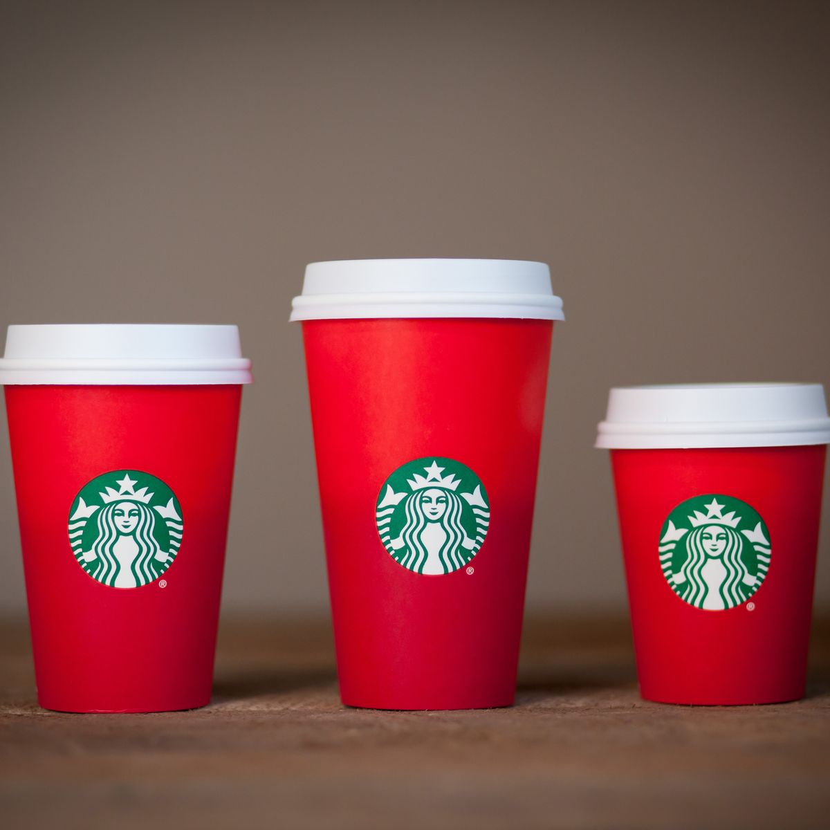 starbucks holiday red mug cup white lid plastic xmas christmas