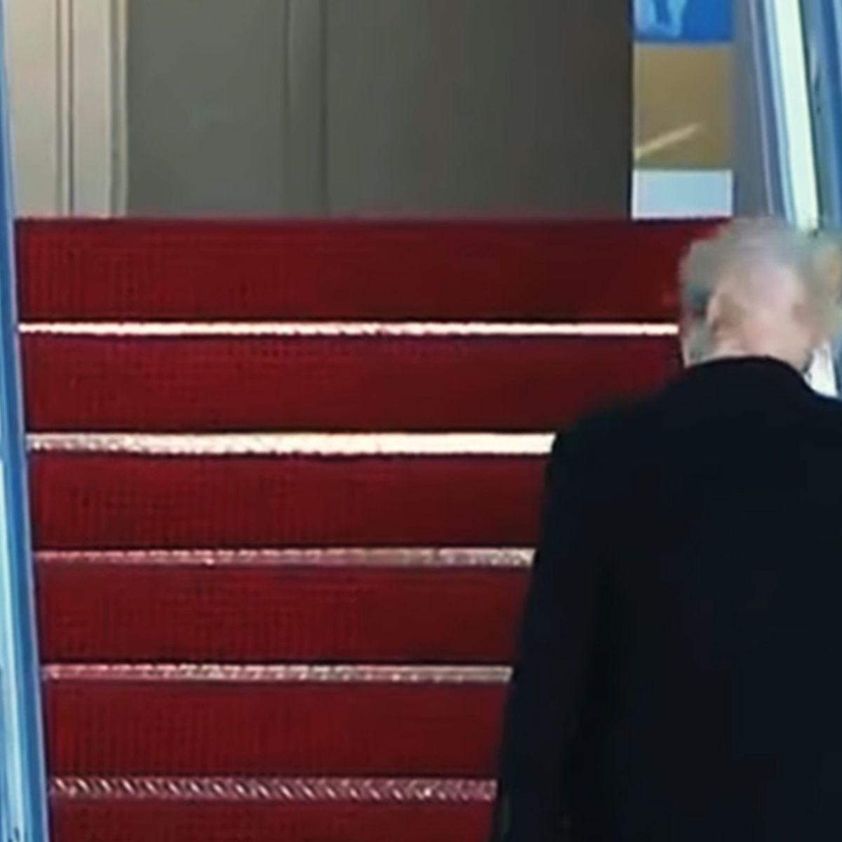 Does This Video Show Trump s Hair Blowing in the Wind Snopes