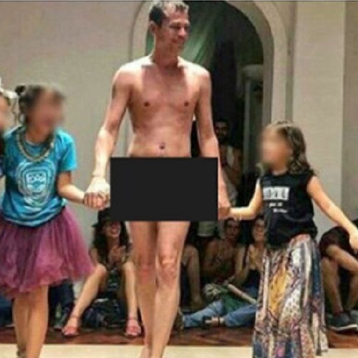 1200px x 1200px - Does This Photograph Show a Nude Man Walking the Runway with a Group of  Young Girls? | Snopes.com