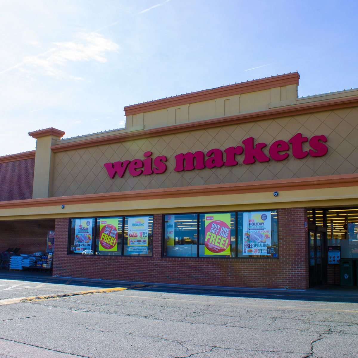 Were Weis Markets Employees Banned From Displaying the American Flag?