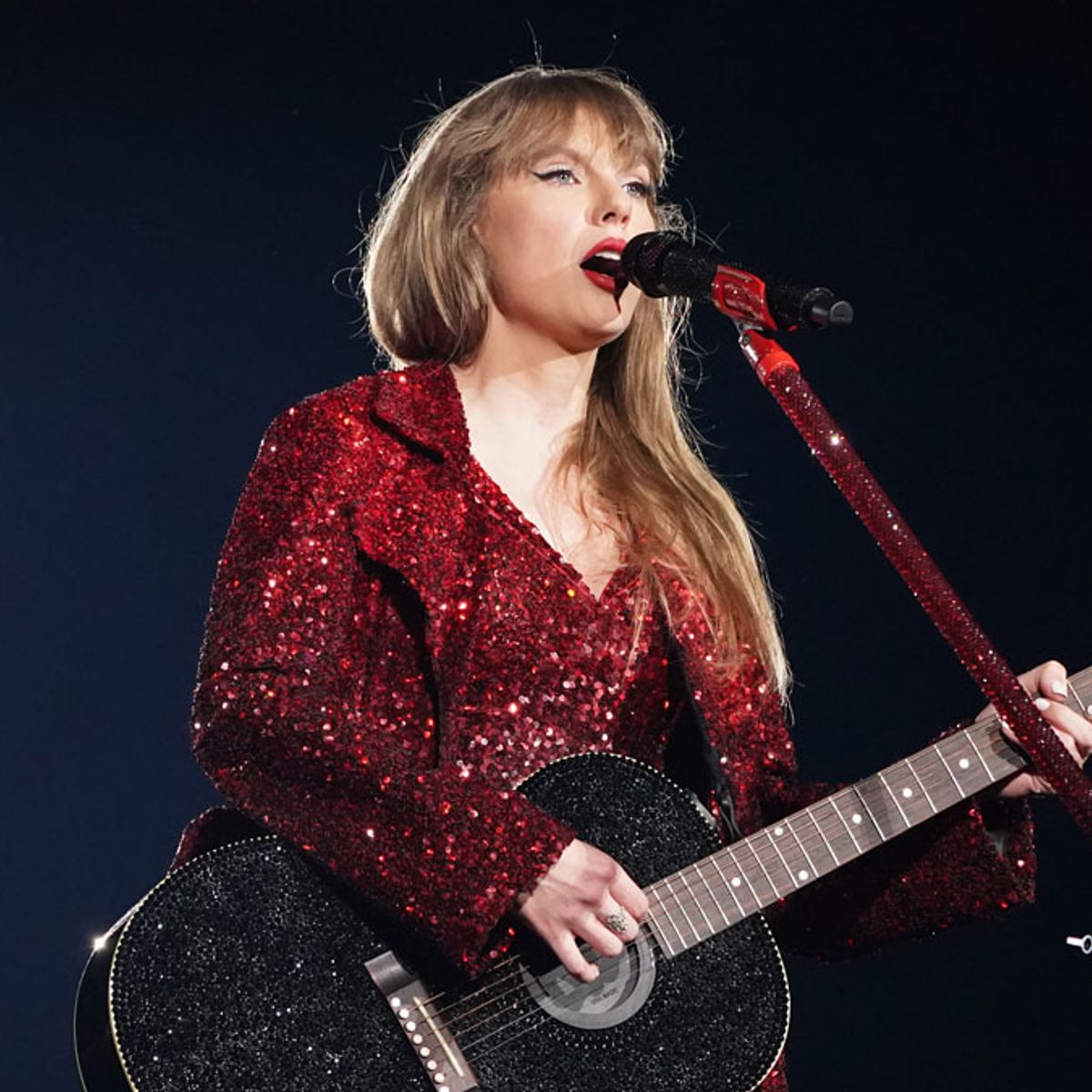 Did the Academy of Country Music Vote to Cancel Taylor Swift's Membership?  | Snopes.com