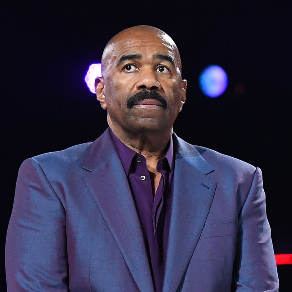 False Rumor Claims Comedian Steve Harvey Dead After 'Tragic Accident' |  Snopes.com