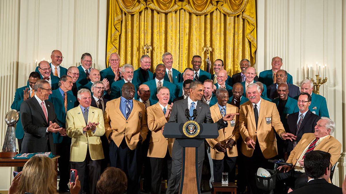 Don Shula dabs before Panthers game, but disdains champagne after