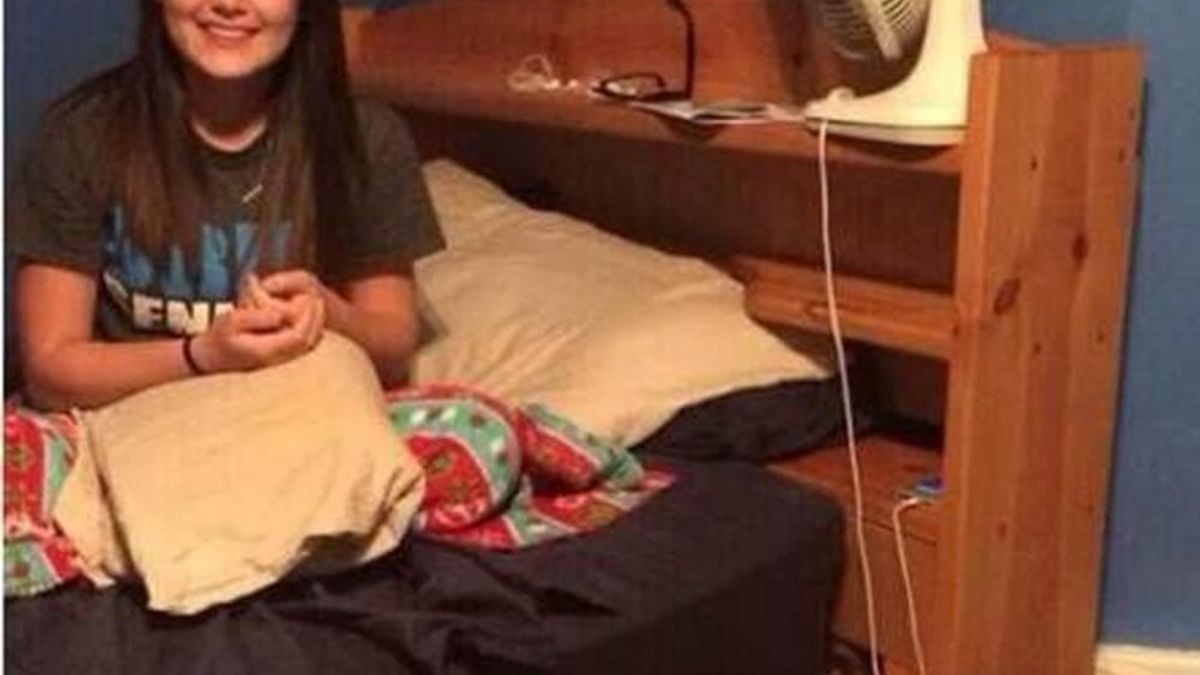 A man divorced his wife after he examined a photograph of her and spotted a man hiding under her bed. pic