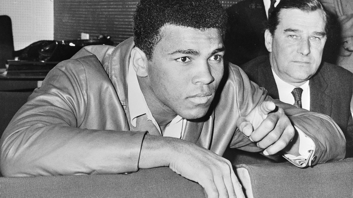 Did Muhammad Ali Once Talk a Suicidal Man off a Building's Ledge 