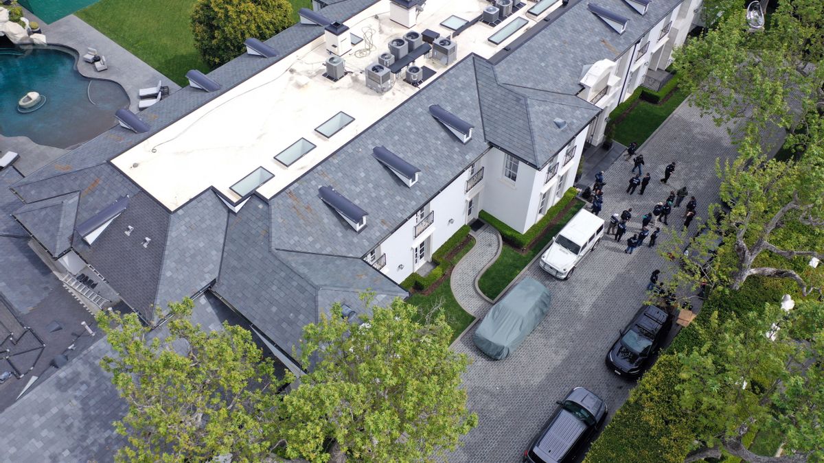 Underground Tunnel to Playboy Mansion Discovered in Diddy's Mansion? | Snopes.com