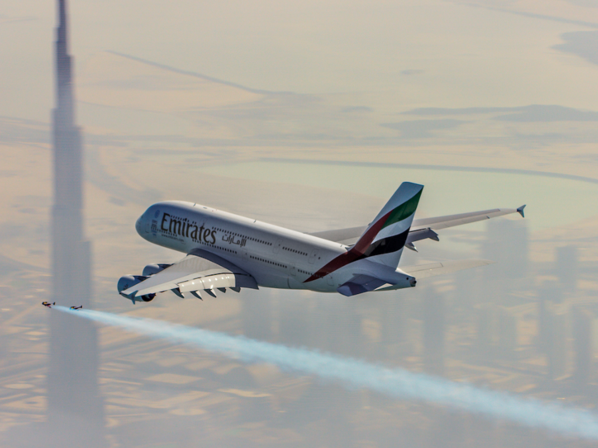 Watch jetpack pilot Vince Reffet set a new altitude record in Dubai