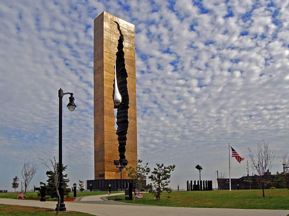 tengo sueño acelerador testimonio 9/11 Tear Drop Memorial | Snopes.com