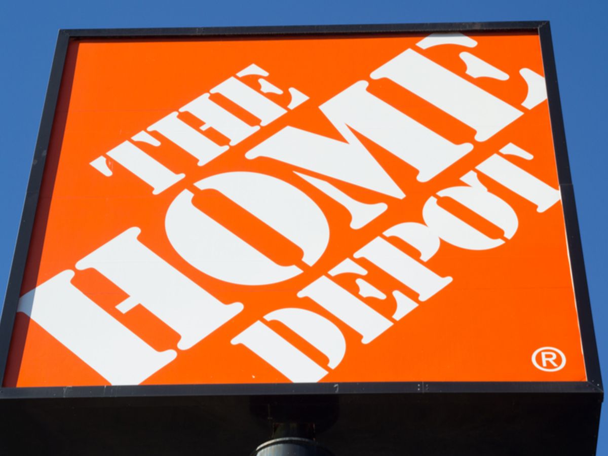 File:Home Depot employees who rescued my camera.jpg - Wikipedia