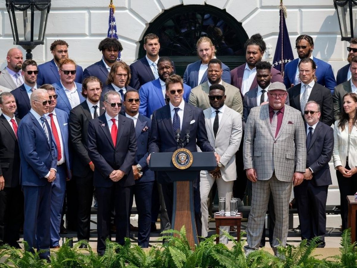 Tom Brady, champion Buccaneers visit Biden at White House