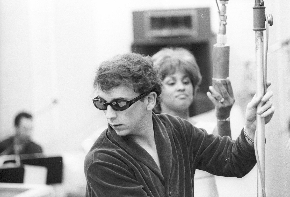 UNITED STATES - JANUARY 01:  GOLD STAR STUDIOS  Photo of Phil SPECTOR, w/Darlene Love in background  (Photo by Ray Avery/Redferns) (Ray Avery / Redferns / Geyy Images)