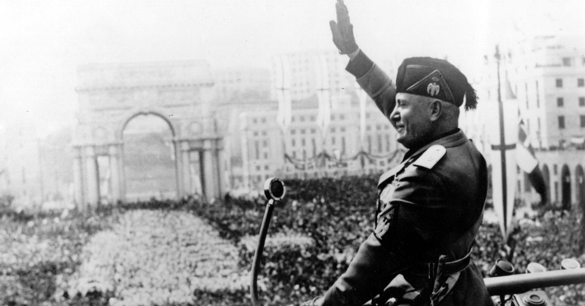 Italian dictactor Benito Mussolini (1883 - 1945) saluting during a public address.   (Photo by Keystone/Getty Images) (Keystone/Getty Images)