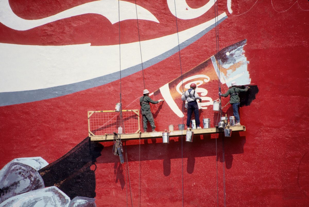 (GERMANY OUT) Hungary, Budapest: Coca Cola advertising is painted on a wall.  (Photo by Markus Matzel/ullstein bild via Getty Images) (Markus Matzel/ullstein bild via Getty Images)