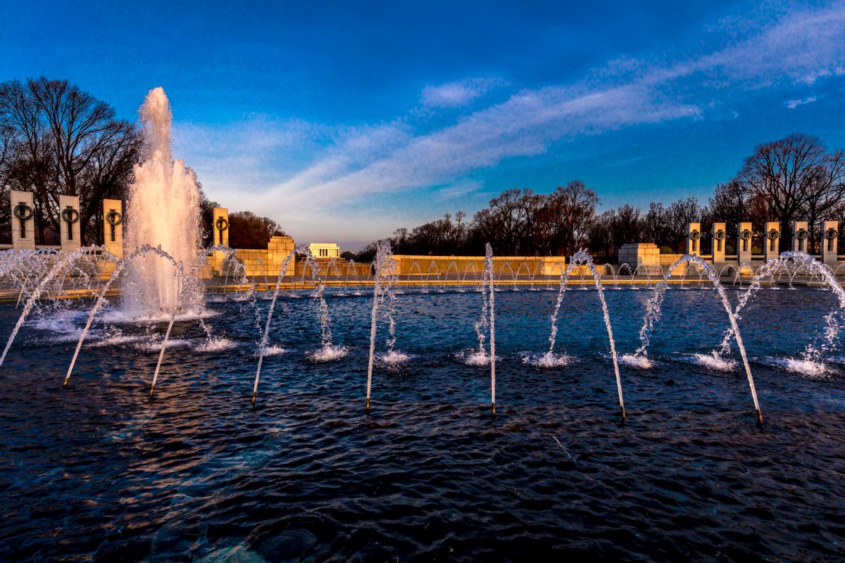 Washington D.C., Fountains and World War II Memorial at Sunrise. (Photo by: Visions of America/UIG via Getty Images) (Visions of America/UIG via Getty Images)