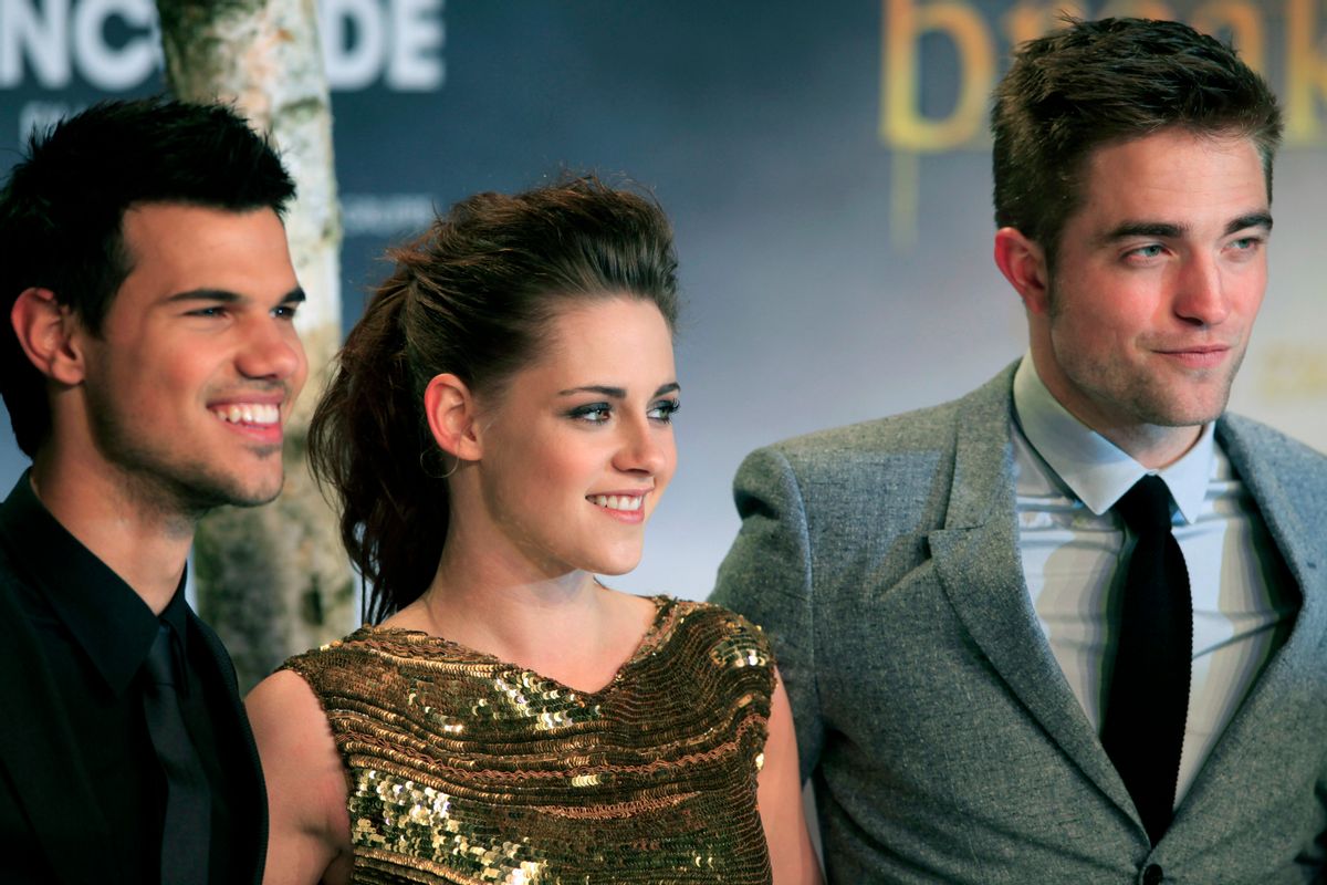(L-R) US actor Taylor Lautner, US actress Kristen Stewart and British actor Robert Pattinson pose prior to the German premier of "The Twilight Saga: Breaking Dawn - Part 2" film premier in Berlin on November 16, 2012.   AFP PHOTO / FREDERIC LAFARGUE        (Photo credit should read FREDERIC LAFARGUE/AFP/Getty Images) (FREDERIC LAFARGUE/AFP/Getty Images)