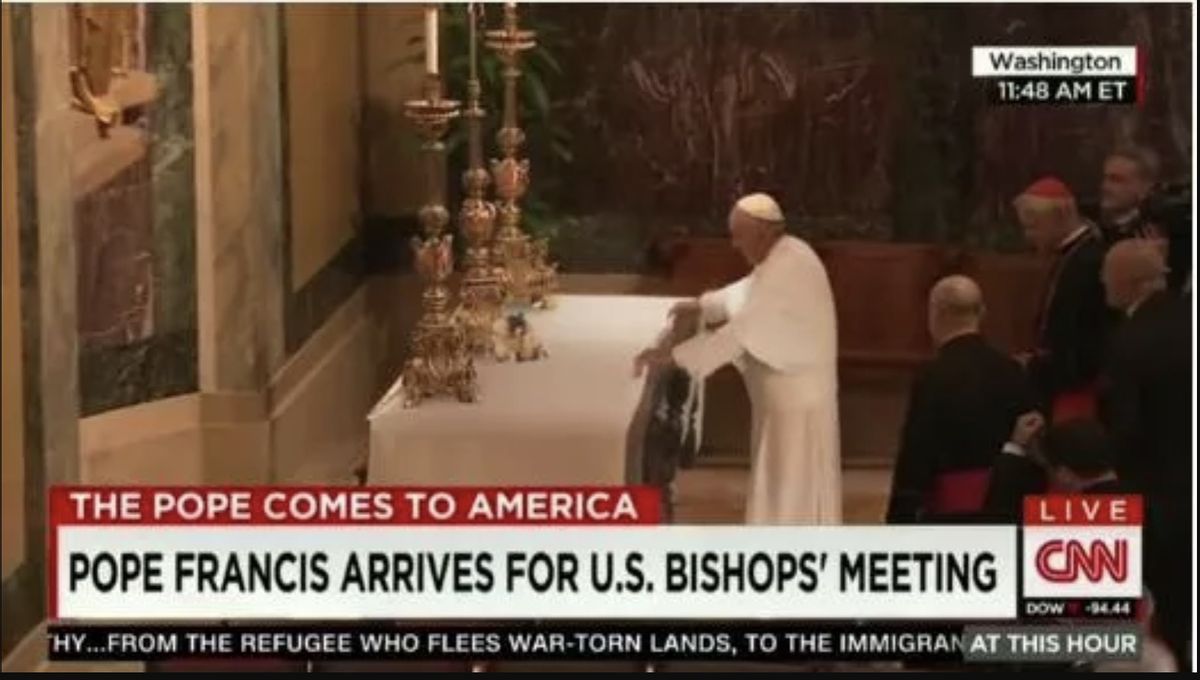 hårdtarbejdende smertefuld kort Did Pope Francis Perform the Tablecloth Trick? | Snopes.com