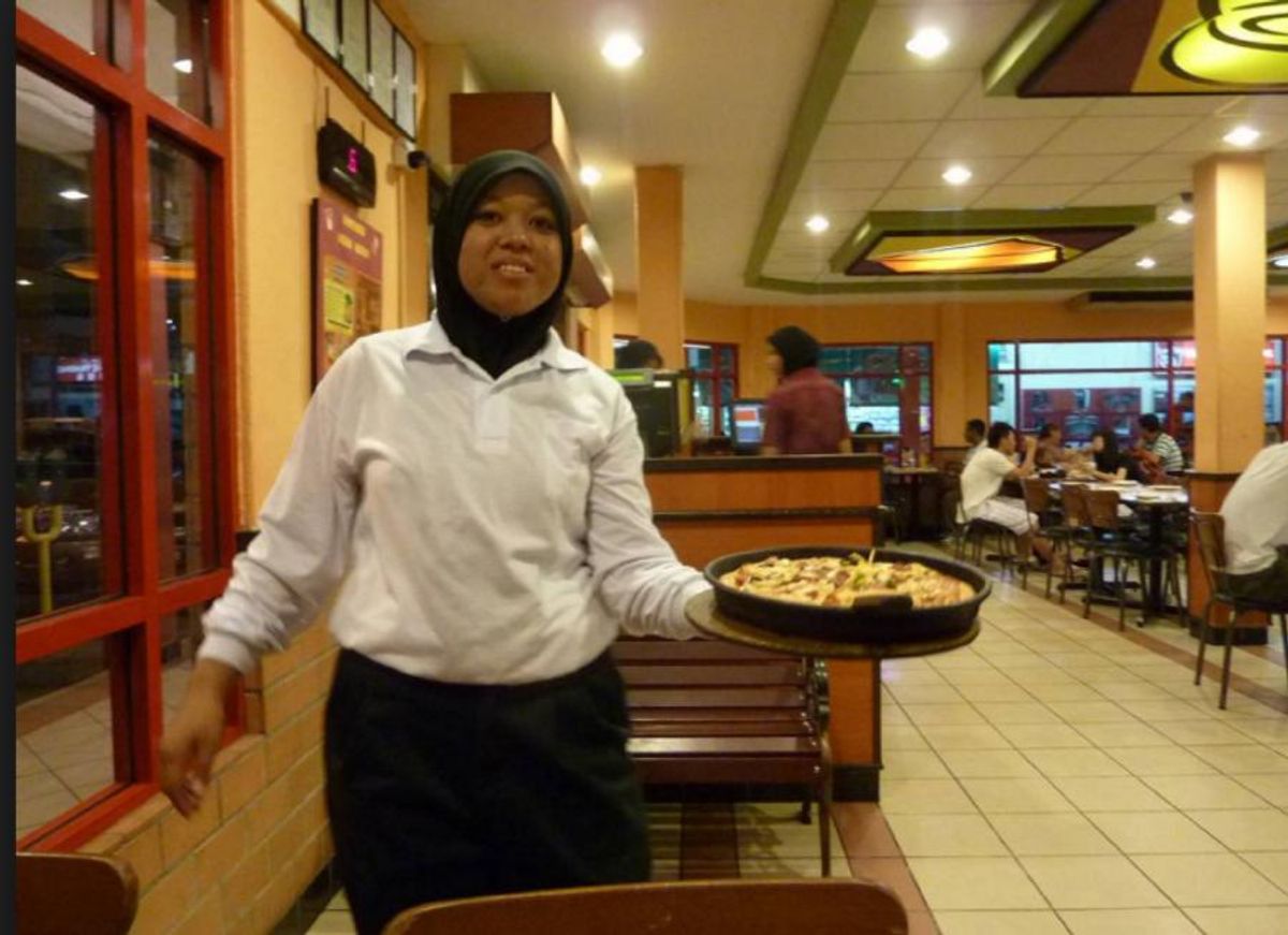 Can A Waitress Refuse Service