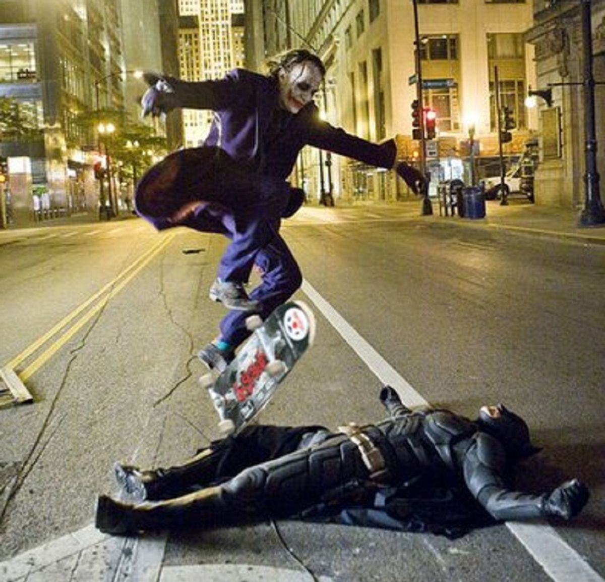 Does This Image Show Heath Ledger's Joker Doing a Skateboard Kickflip Over  Batman? 