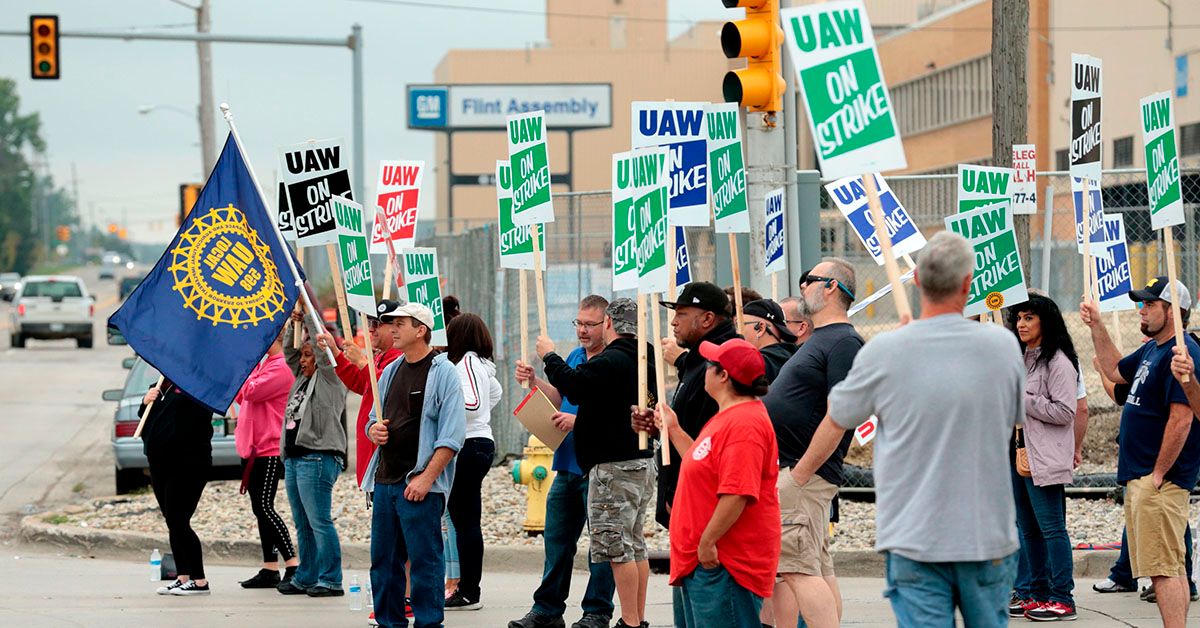 Members of the United Auto Workers (UAW) who are employed at the General Motors Co. Flint Assembly plant in Flint, Michigan, picket outside of the plant as they strike on September 16, 2019. - The United Auto Workers union began a nationwide strike against General Motors on Monday, with some 46,000 members walking off the job after contract talks hit an impasse. The move to strike, which the Wall Street Journal described as the first major stoppage at GM in more than a decade, came after the manufacturer's four-year contract with workers expired without an agreement on a replacement. (Photo by JEFF KOWALSKY / AFP) (Photo credit should read JEFF KOWALSKY/AFP/Getty Images) (JEFF KOWALSKY/AFP/Getty Images)