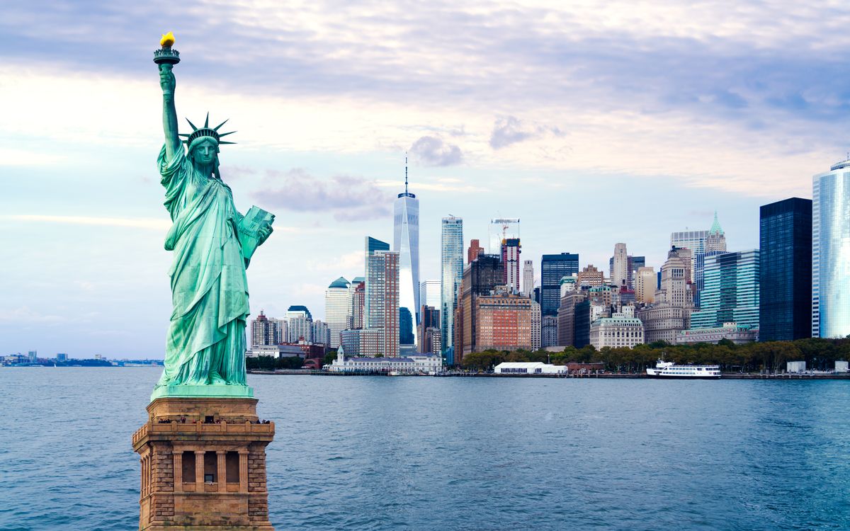The statue of Liberty with World Trade Center background, Landmarks of New York City (Getty Images/Stock photo)
