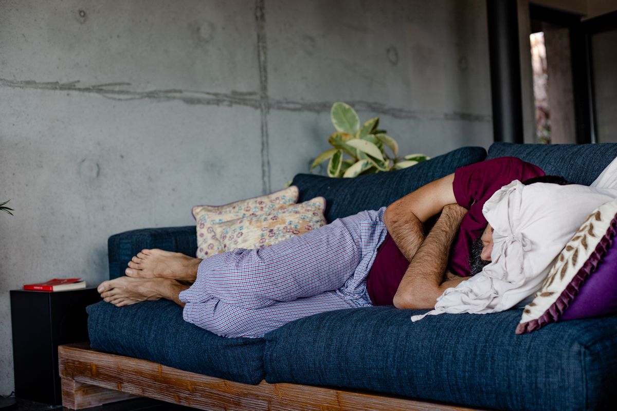 A sick man resting at home (Getty Images/Stock photo)