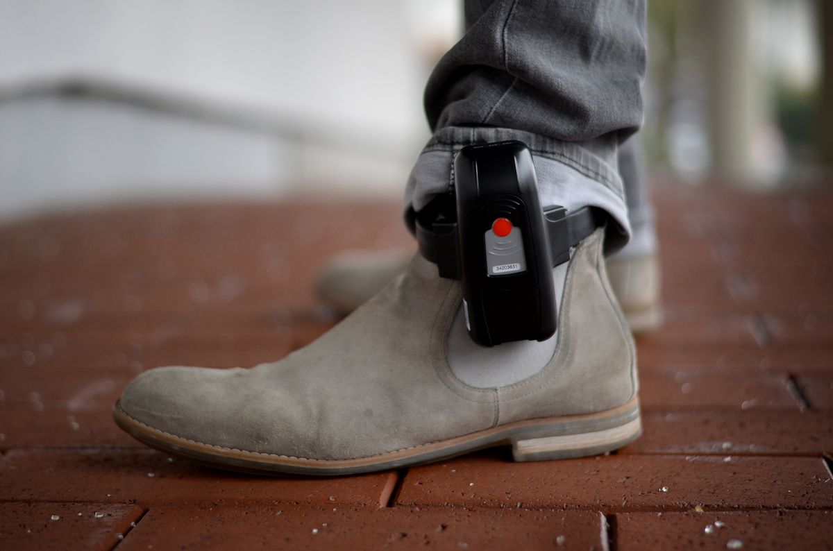 Hans-Dieter Amthor of the IT department of the Hessian department of justice wears an electronic ankle monitor in Bad Vilbel, Germany, 11 January 2017. The offenders are controlled from the joined electronical control center of the states (GUL) in Bad Vilbel. Photo: Susann Prautsch/dpa | usage worldwide   (Photo by Susann Prautsch/picture alliance via Getty Images) (Susann Prautsch/picture alliance via Getty Images, file)