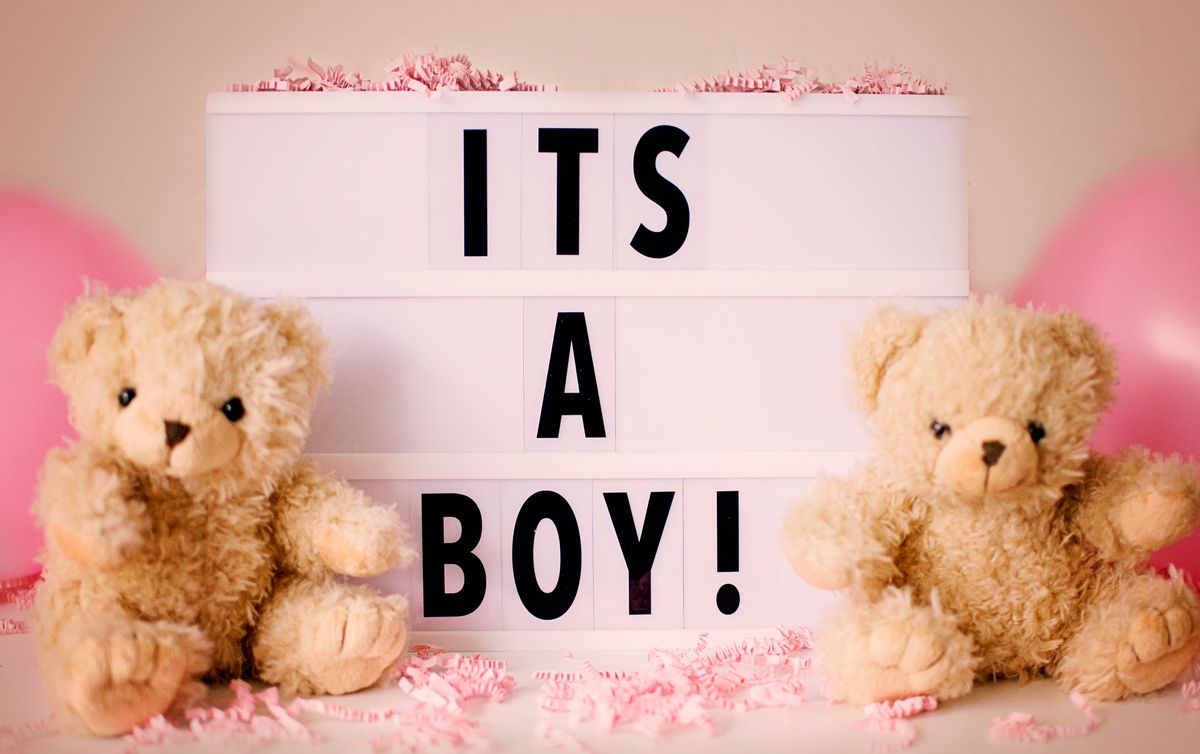Lightbox sign with words it's a boy! With pink decorations and teddy bears. (Getty Images/Stock photo)