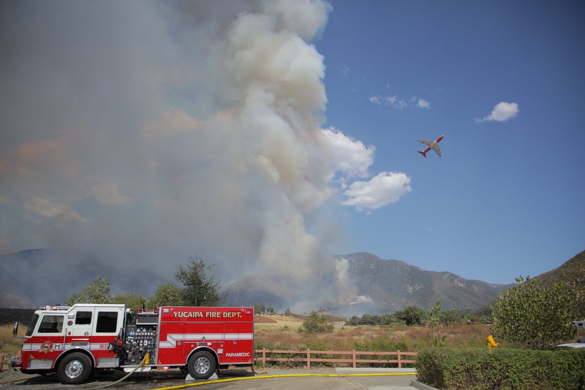 Yucaipa Fire ME55 and airtanker at 2020 El Dorado fire. Photo by San Bernardino County Fire. (Wiki Commons, San Bernardino County Fire)