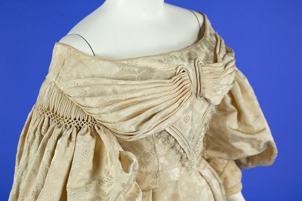  (The Ohio State Historic Costume & Textiles Collection)