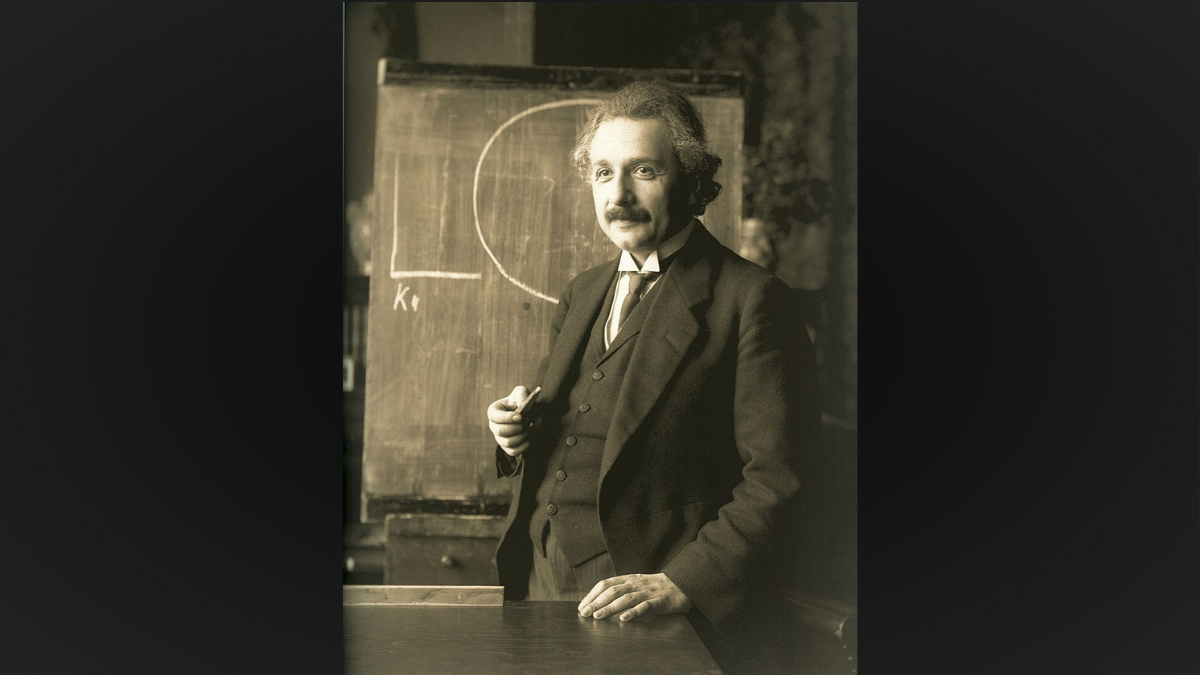Albert Einstein during a lecture in Vienna in 1921. Creative Commons (Creative Commons)
