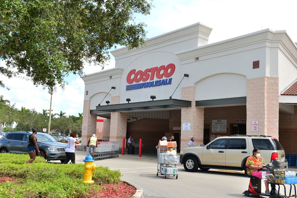 PEMBROKE PINES, FLORIDA - JULY 16: Customers wearing face masks leaving a Costco Wholesale store on July 16, 2020 in Pembroke Pines, Florida. Some major U.S. corporations are requiring masks to be worn in their stores upon entering to control the spread of COVID-19. (Photo by Johnny Louis/Getty Images) ( Johnny Louis / Contributor)