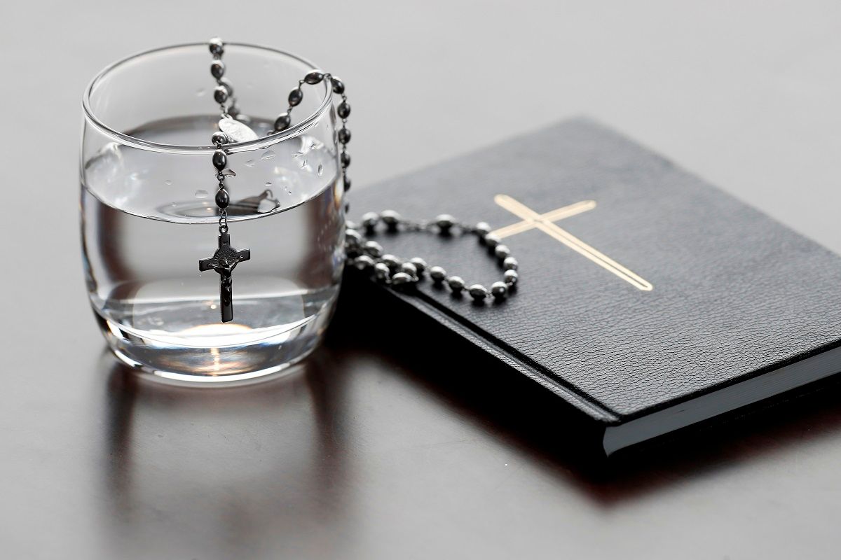 Rosary, glass of water, and holy Bible during Lent. A solemn religious observance that begins on Ash Wednesday and ends on Holy Saturday. (Photo by: Pascal Deloche/Godong/Universal Images Group via Getty Images) (Pascal Deloche/Godong/Universal Images Group via Getty Images)