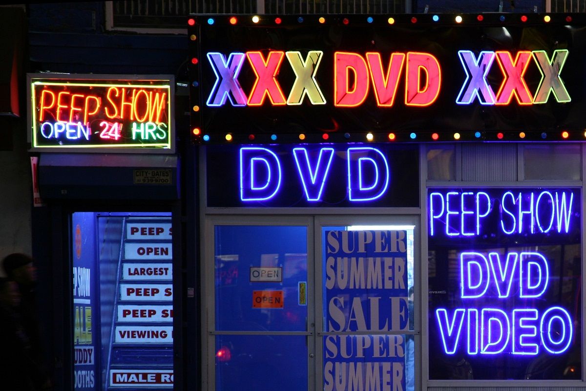 Porn shop in Times Square, New York City, NY, USA. (Terraxplorer/E+ via Getty Images)