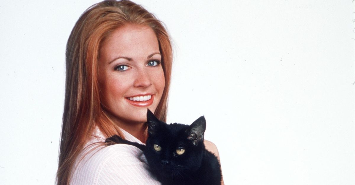 370100 01: Melissa Joan Hart and Salem the cat star in Warner Bros. TV series "Sabrina The Teenage Witch." (Photo by Frank Ockenfels/Warner Bros./Delivered by Online USA)