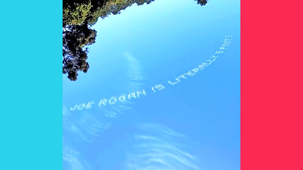 Is Joe Rogan '5 Foot 3' as Written in LA's Skies?