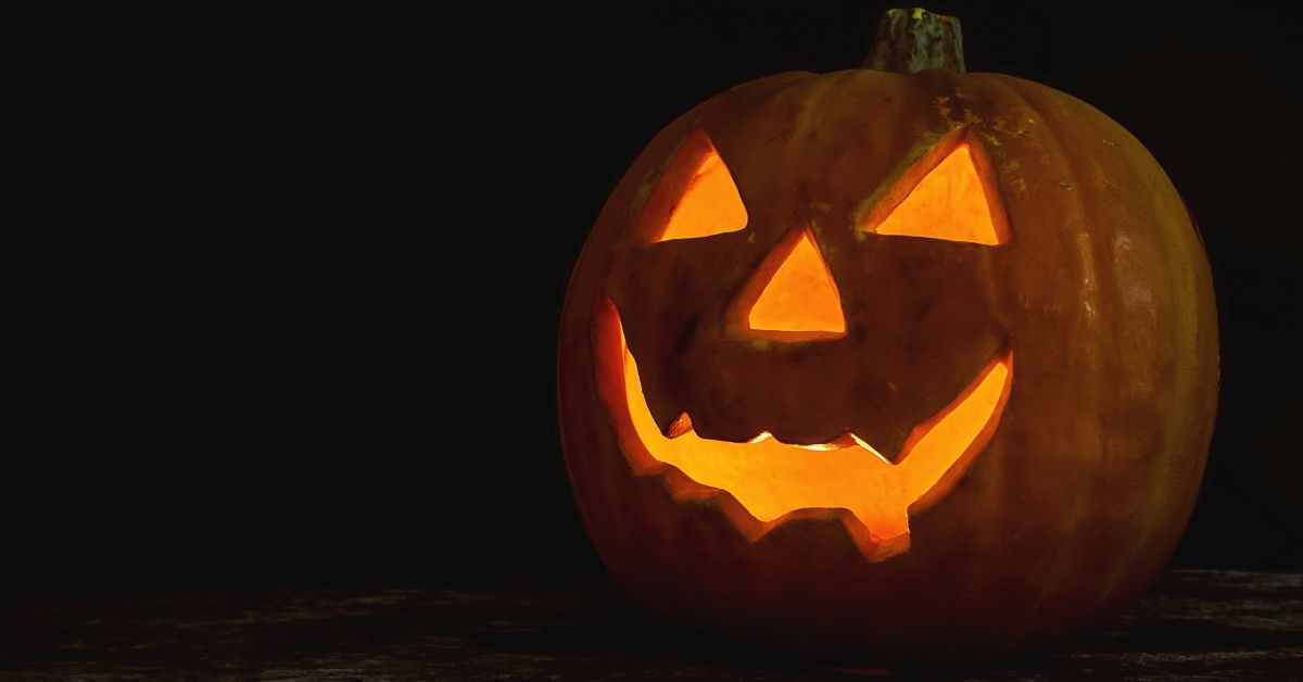 Halloween pumpkin head jack o lantern on wooden background (Getty Images/Stock photo)