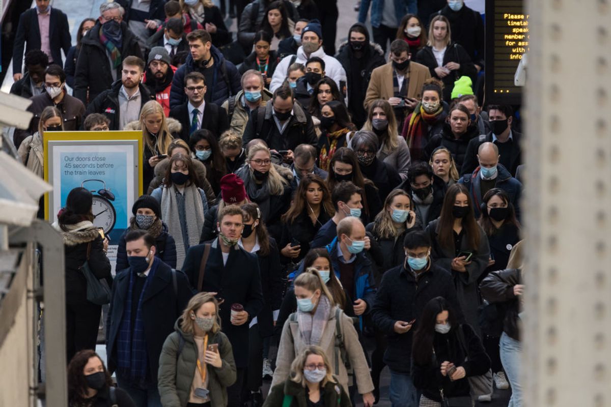 LONDON, UNITED KINGDOM - JANUARY 27, 2022: Commuters, some continuing to wear face masks, arrive at Waterloo station during morning rush hour as Plan B restrictions imposed in England to slow the spread of the Omicron variant have ended on January 27, 2022 in London, England. From today face coverings are no longer mandatory in shops and on public transport in England and vaccine certificates are not required to enter large venues. (Photo credit should read Wiktor Szymanowicz/Future Publishing via Getty Images) (Getty Images)
