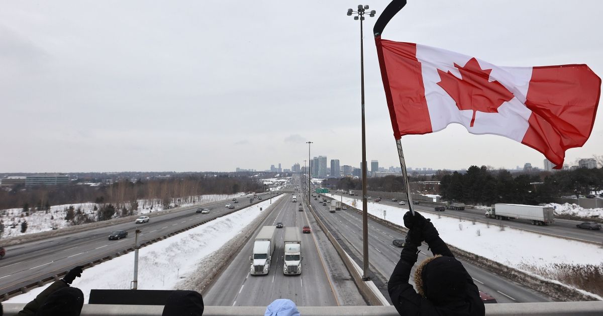 TORONTO, ON- JANUARY 27  -   Protesters gather onto the Don Mills bridge over Highway 401 in a show of support for the Freedom Convoy of truckers on their way to Ottawa to protest vaccine mandates at the border in Toronto. January 27, 2022.        (Steve Russell/Toronto Star via Getty Images) (Steve Russell/Toronto Star via Getty Images)