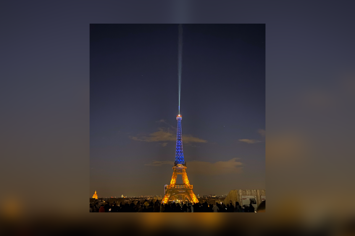  (Twitter/La tour Eiffel)