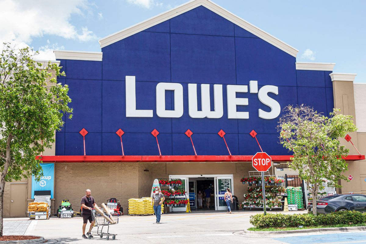 Florida, Miami Hialeah, Lowe's big box hardware store entrance with shoppers. (Photo by: Jeffrey Greenberg/UCG/Universal Images Group via Getty Images) (Jeffrey Greenberg/UCG/Universal Images Group via Getty Images)