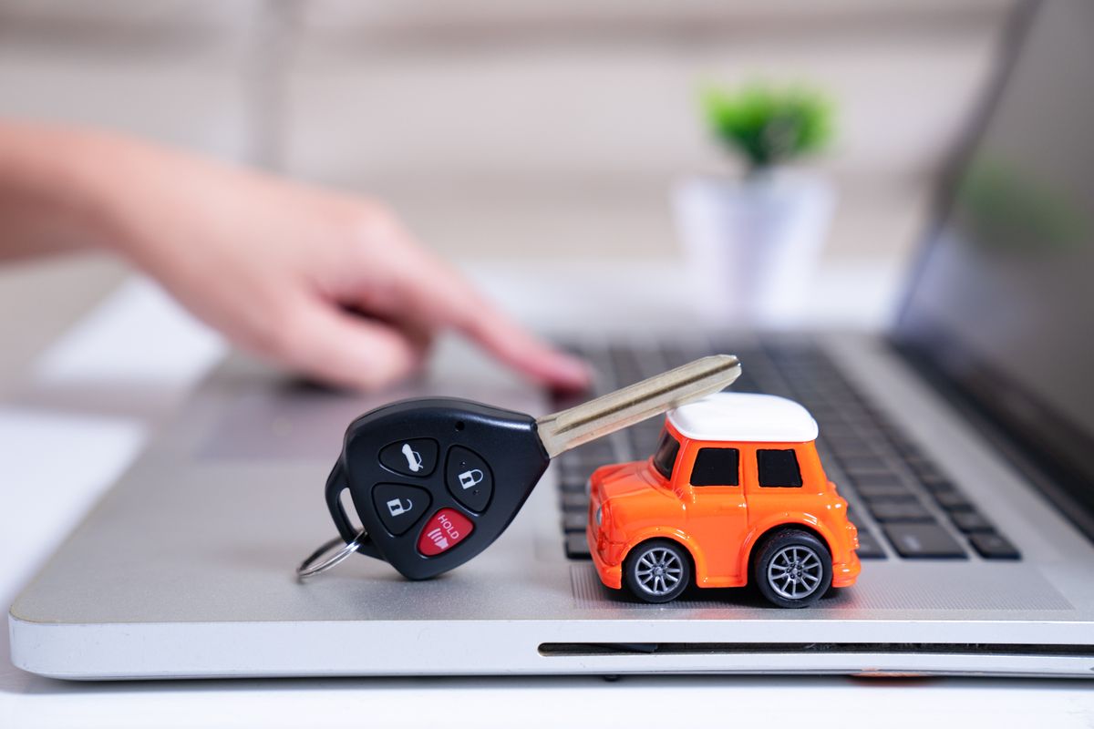 Vehicle history or title report scams ask you who are the seller to provide a report from a specific and unknown website that's likely owned by the seller. (Krisanapong Detraphiphat/Getty Images)