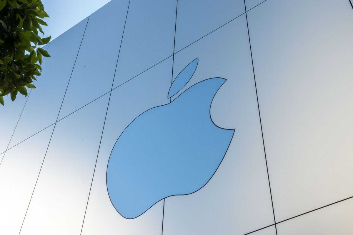 05 November 2019, US, San Francisco: Apple's logo hangs on the facade of the Union Square store. Photo: Andrej Sokolow/dpa (Photo by Andrej Sokolow/picture alliance via Getty Images) (Andrej Sokolow/Picture Alliance via Getty Images)