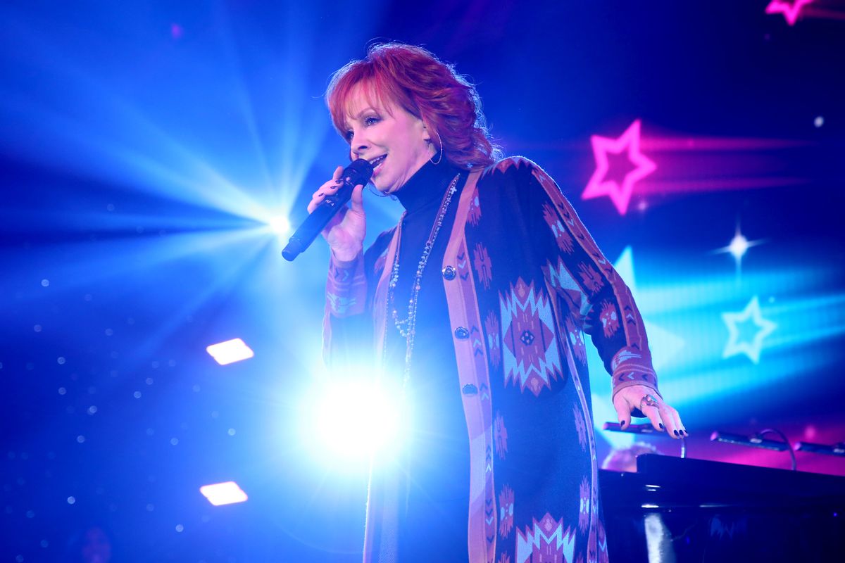 PHOENIX, ARIZONA - MARCH 12: Reba McEntire performs onstage during Inaugural Gateway Celebrity Fight Night on March 12, 2022 in Phoenix, Arizona. (Photo by Phillip Faraone/Getty Images for Gateway Celebrity Fight Night Foundation) (Phillip Faraone/Getty Images for Gateway Celebrity Fight Night Foundation)
