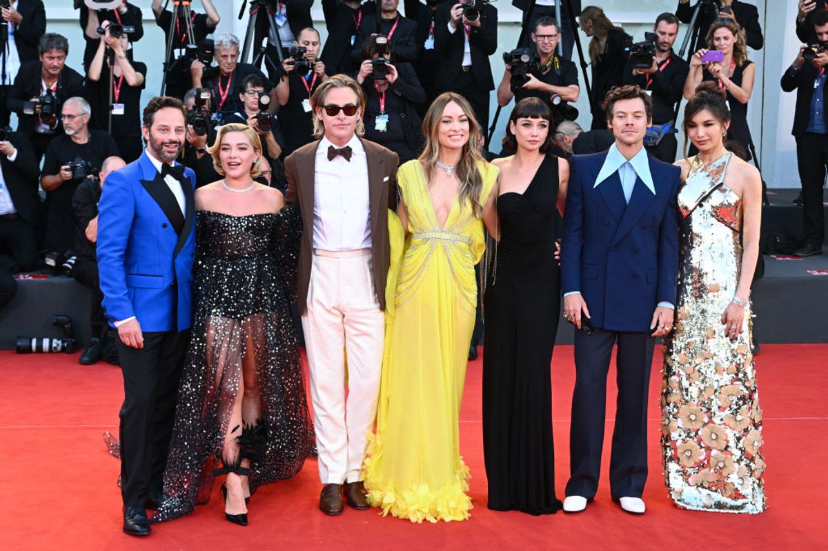 VENICE, ITALY - SEPTEMBER 05: (L-R) Nick Kroll, Florence Pugh, Chris Pine, Olivia Wilde, Sydney Chandler, Harry Styles and Gemma Chan attend the "Don't Worry Darling" red carpet at the 79th Venice International Film Festival on September 05, 2022 in Venice, Italy. (Photo by Stephane Cardinale - Corbis/Corbis via Getty Images) (Stephane Cardinale-Corbis/Corbis/Getty Images)