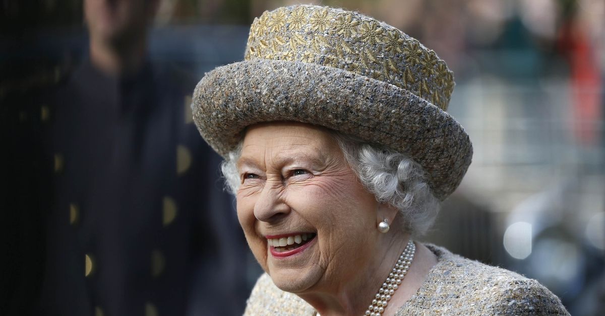 LONDON, UNITED KINGDOM - NOVEMBER 6:  Queen Elizabeth II smiles as she arrives before the Opening of the Flanders' Fields Memorial Garden at Wellington Barracks on November 6, 2014 in London, England. (Photo by Stefan Wermuth - WPA Pool /Getty Images) (Getty Images)