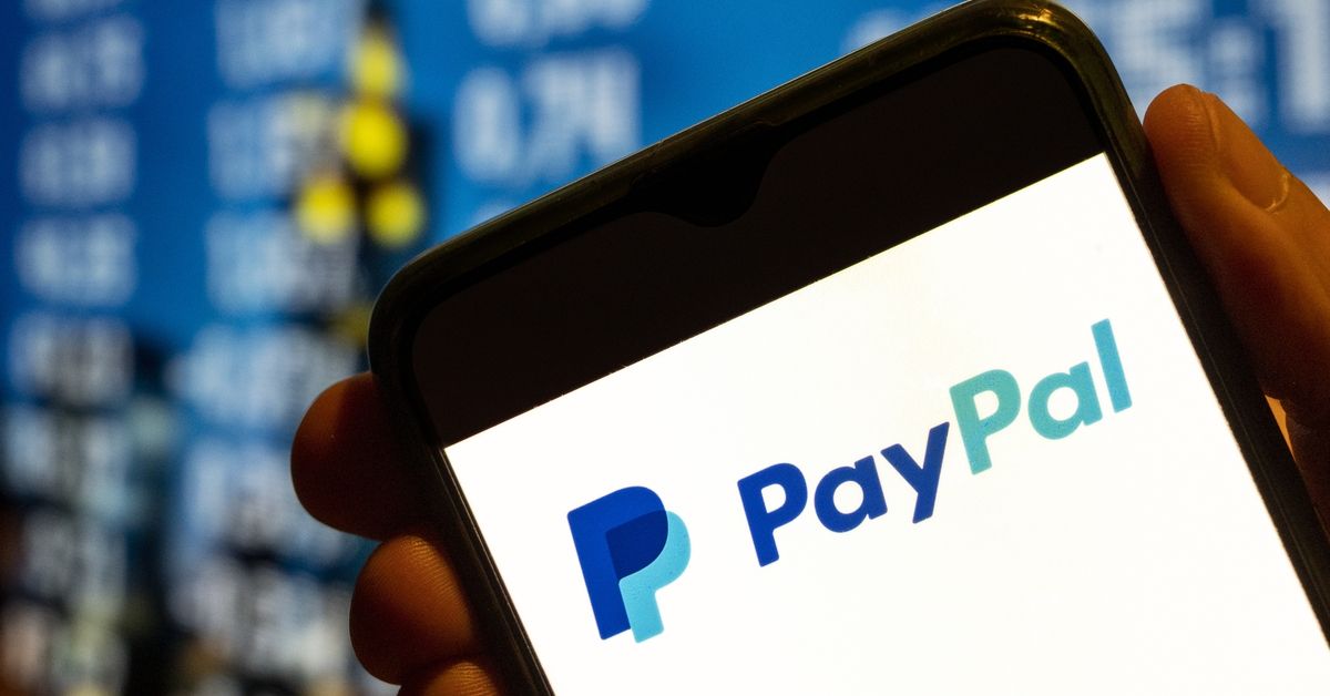CHINA - 2022/07/25: In this photo illustration, the American online payment platform Paypal logo is displayed on a smartphone screen. (Photo Illustration by Budrul Chukrut/SOPA Images/LightRocket via Getty Images) (Budrul Chukrut/SOPA Images/LightRocket via Getty Images)