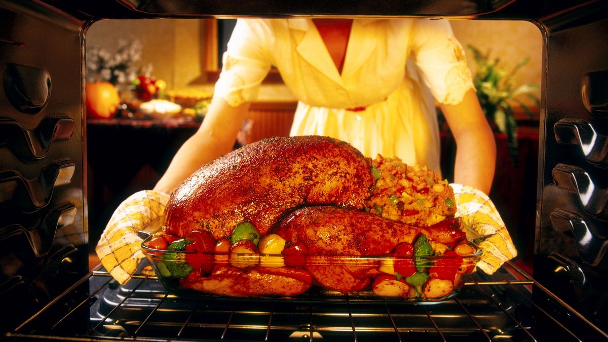 Roast Turkey hot out of the oven. (Getty Images/Stock Photo)