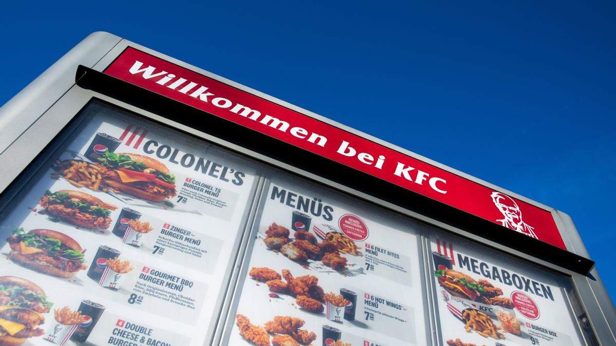 Germany's fast-food industry wants to expand its drive-in car counters to keep customers in line. (Photo by Rolf Vennenbernd/picture alliance via Getty Images) (Rolf Vennenbernd/picture alliance via Getty Images)