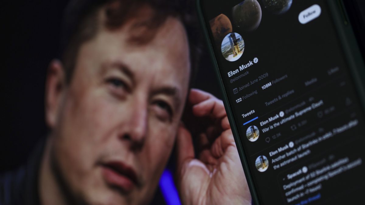 In this photo illustration, Elon Musk's twitter profile is displayed on a mobile phone and the image of him is seen on a computer screen on back of it in Ankara, Turkiye on Oct. 06, 2022. (Muhammed Selim Korkutata / Anadolu Agency) (Muhammed Selim Korkutata / Anadolu Agency)