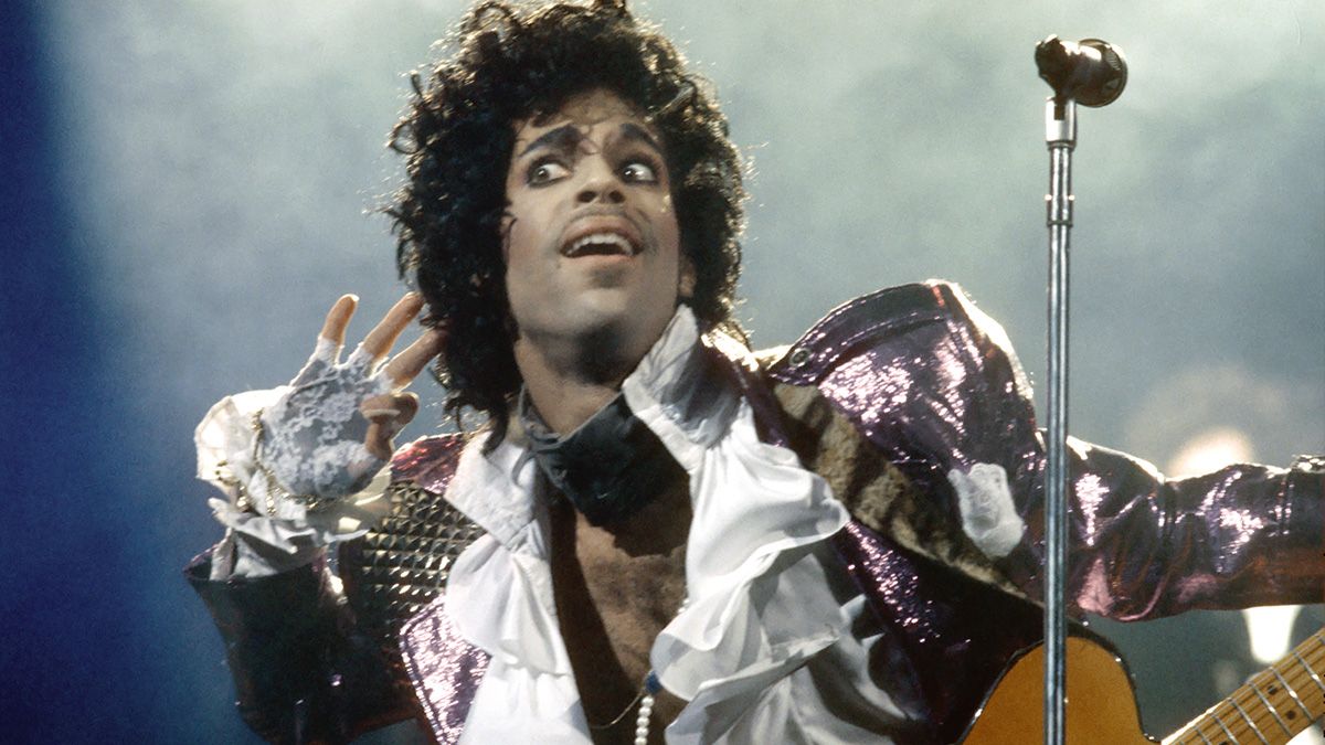 Pop rock impresario Prince performs onstage in 1985 in Los Angeles, California. (Photo by Michael Ochs Archives/Getty Images) (Michael Ochs Archives/Getty Images)